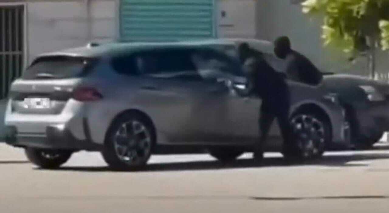 https://statics.cedscdn.it/photos/MED_HIGH/2026/09/29/9792890_29141911_furto_auto_cerignola_video.jpg