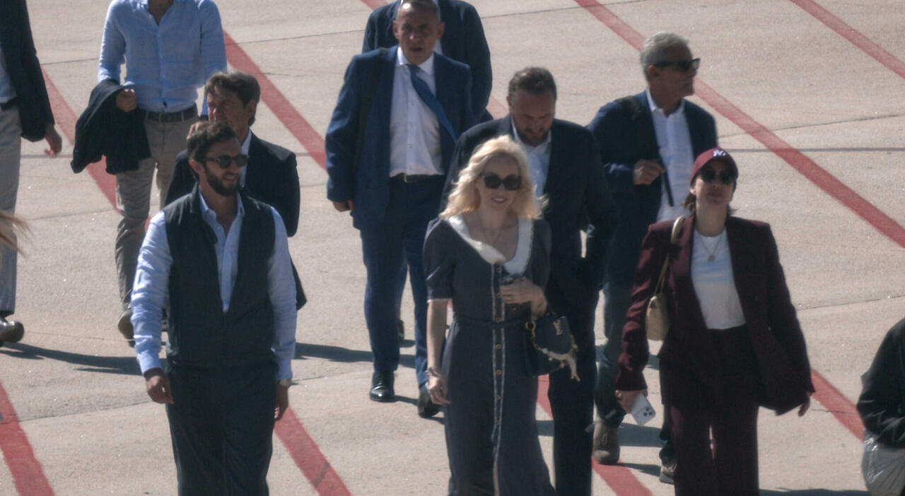 https://statics.cedscdn.it/photos/MED_HIGH/2026/09/29/9793245_29190829_berlusconi_ultimo_pranzo_villa_certosa_video_jet_privato.jpg