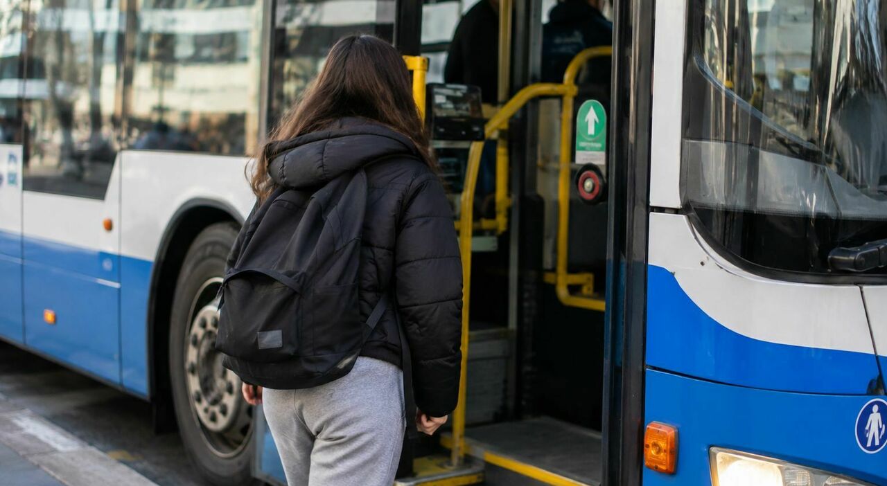 https://statics.cedscdn.it/photos/MED_HIGH/2026/09/30/9794863_30114520_autobus.jpg