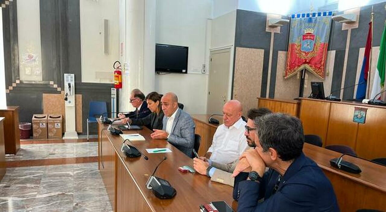 amiu tra bitetti e sindacati la tensione 232 alle stelle vicini al fallimento da Quotidianodipuglia.it amiu tra bitetti e sindacati la tensione 232 alle stelle vicini al fallimento