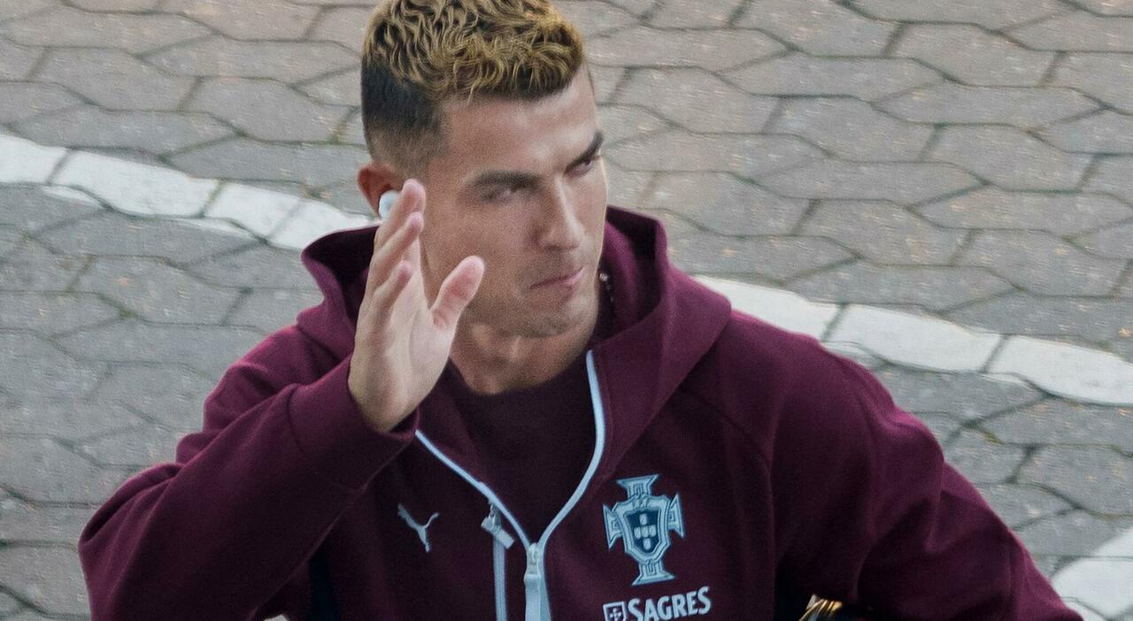 https://statics.cedscdn.it/photos/MED_HIGH/2026/10/01/9797425_01124847_cristiano_ronaldo_lascia_portogallo_maglia_7_leao_ramos_cosa_succede.jpg