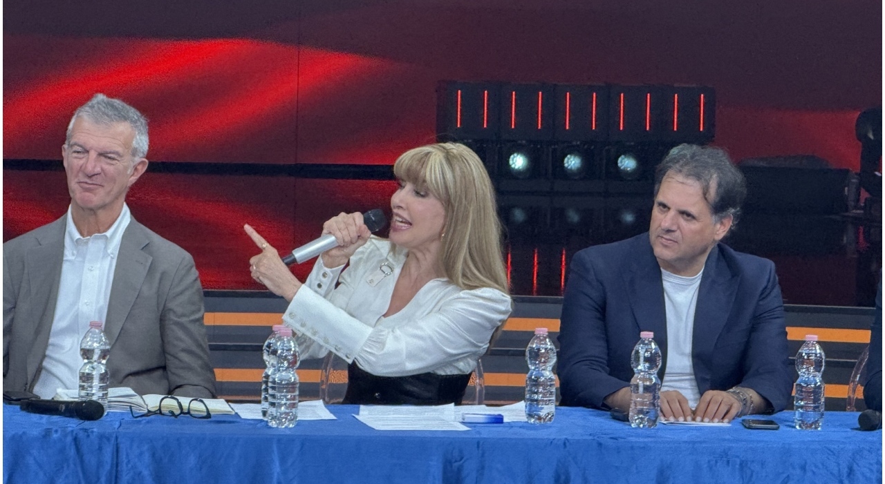 https://statics.cedscdn.it/photos/MED_HIGH/2026/10/01/9797488_01132937_milly_carlucci_2.jpg