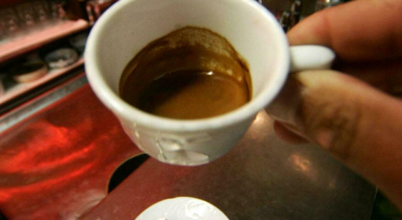 https://statics.cedscdn.it/photos/MED_HIGH/2026/10/01/9797802_01172445_caffe_bar_prezzi_citta.jpg