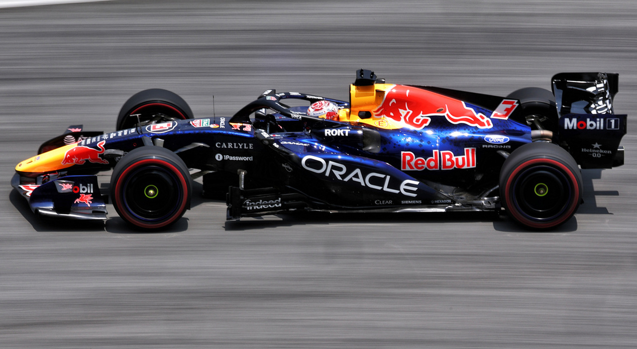 La Red Bull di Max Verstappen impegnata in Malesia dove &egrave; stata la pi&ugrave; veloce nelle prime prove libere
