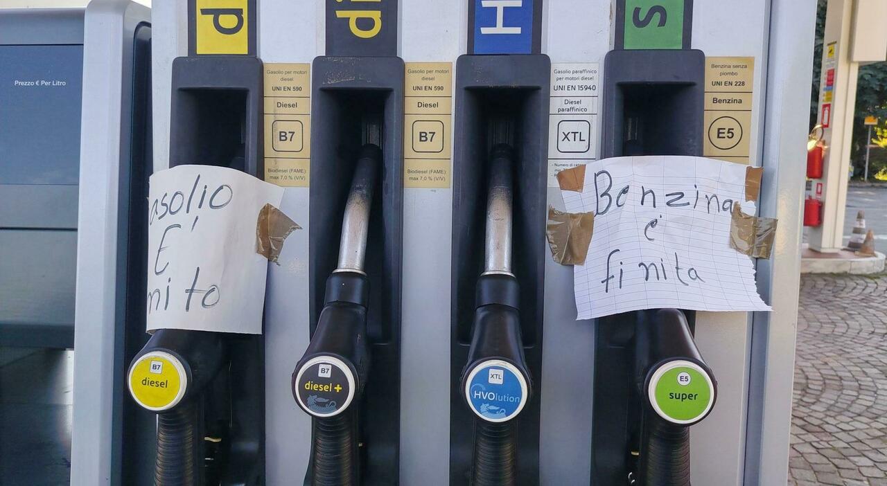 polizia locale rimane a secco dopo l assalto ai distributori eni oltre 45 minuti per trovare una pompa disponibile e il rischio di rimanere a piedi da Ilgazzettino.it polizia locale rimane a secco dopo l assalto ai distributori eni oltre 45 minuti per trovare una pompa disponibile e il rischio di rimanere a piedi