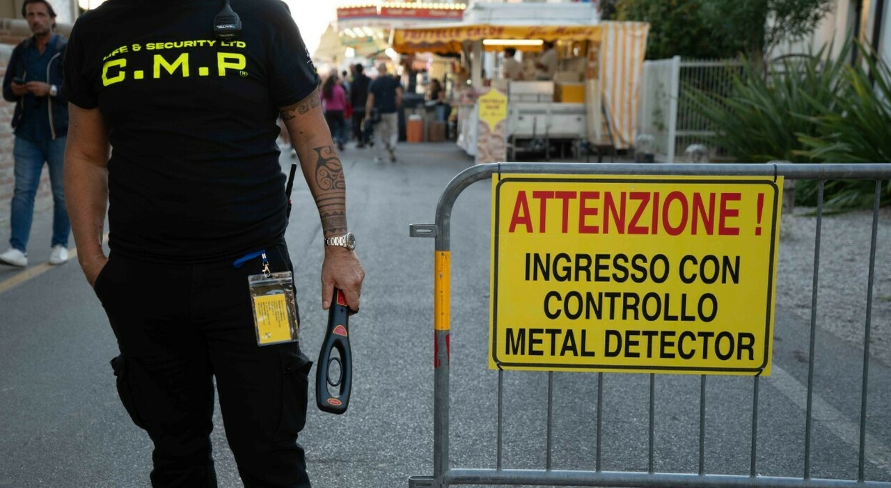 metal detector anti coltelli all ingresso delle fiere troppi ragazzi con la lama in tasca qui non li vogliamo da Ilgazzettino.it metal detector anti coltelli all ingresso delle fiere troppi ragazzi con la lama in tasca qui non li vogliamo