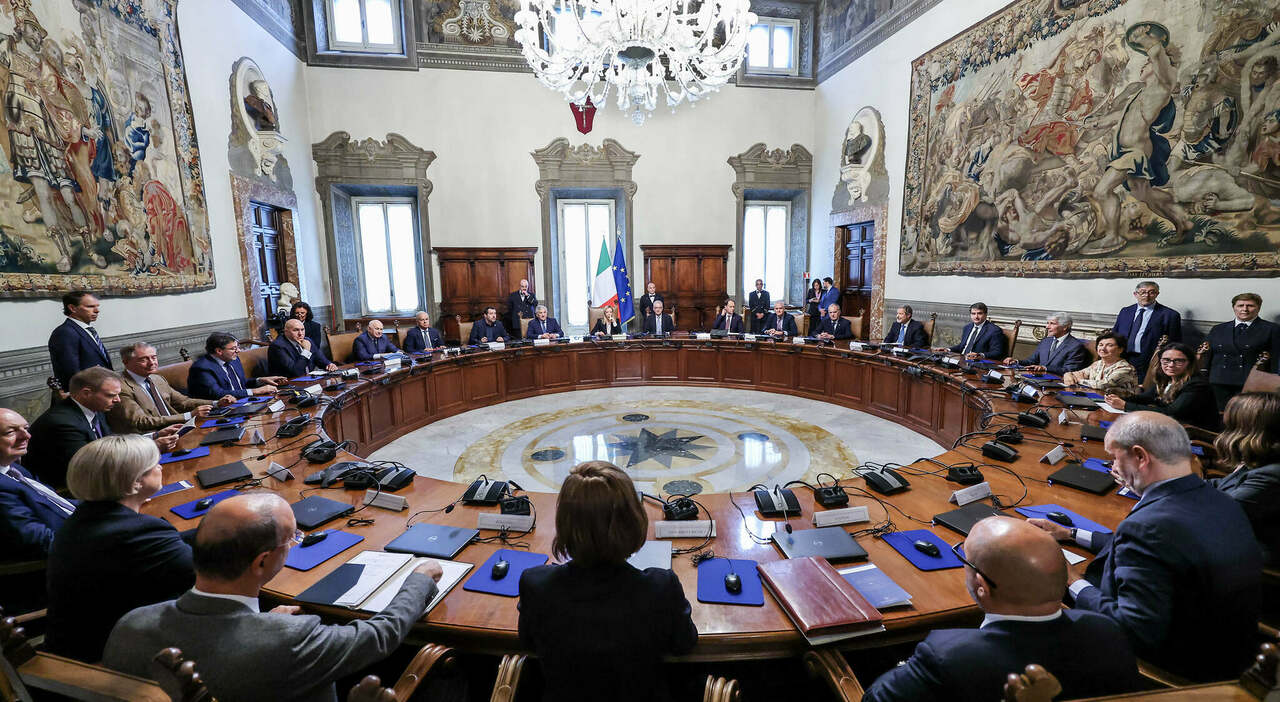 https://statics.cedscdn.it/photos/MED_HIGH/2026/10/03/9800443_03091558_difesa_energia_deficit_29_miliardi_manovra.jpg