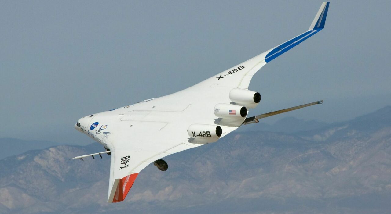 https://statics.cedscdn.it/photos/MED_HIGH/2026/10/03/9801739_03140600_aereo_cinese.jpg