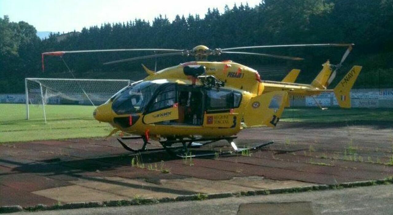 dramma a vieste bimbo cade dal terrazzo e il padre precipita per salvarlo 232 grave