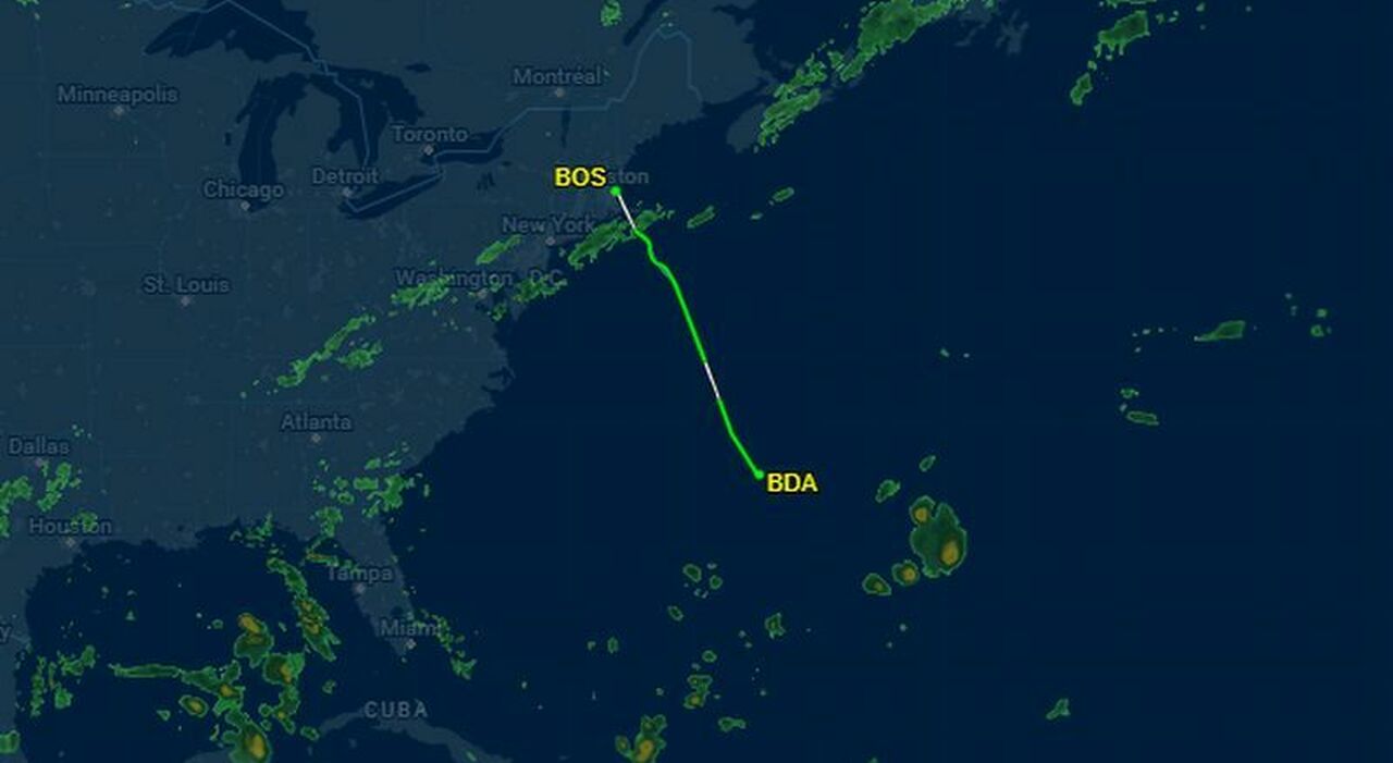 https://statics.cedscdn.it/photos/MED_HIGH/2026/10/03/9802215_03215353_aereo_bermuda_scomparso_boston_cosa_e_successo.jpg