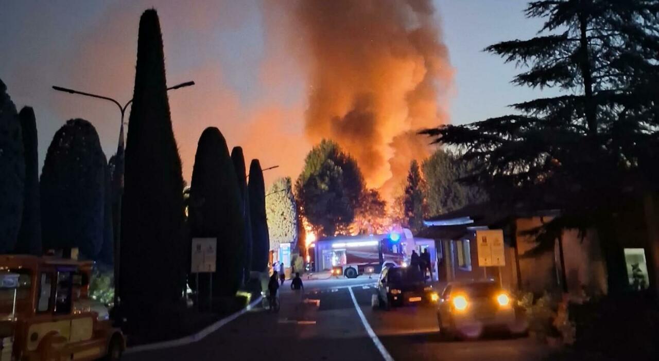 incendio in campeggio all alba 24 feriti paura per la presenza di bombole di gas da Ilgazzettino.it incendio in campeggio all alba 24 feriti paura per la presenza di bombole di gas