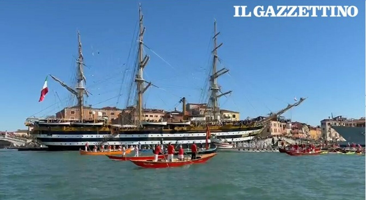 https://statics.cedscdn.it/photos/MED_HIGH/2026/10/04/9803492_04120003_amerigo_vespucci_corteo_acqueo_nave_venezia.v1.jpg