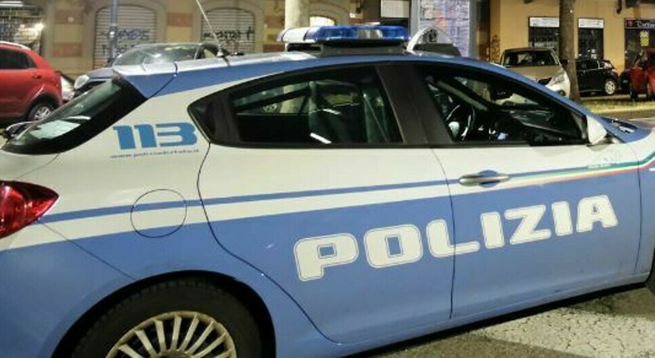 https://statics.cedscdn.it/photos/MED_HIGH/2026/10/04/9803961_04214859_polizia_notte_ansa.jpg