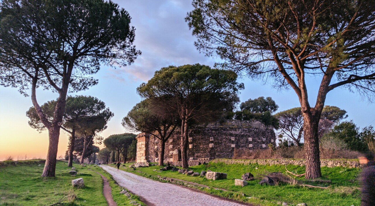 https://statics.cedscdn.it/photos/MED_HIGH/2026/10/06/9807253_06100316_paesaggio_dell_appia_antica.jpg