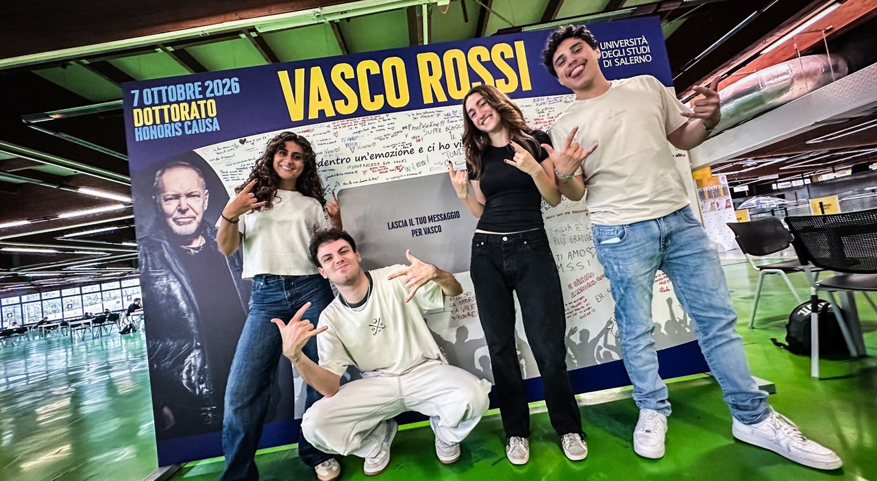 vasco rossi dottore unisa in politica e comunicazione la diretta streaming da Ilmattino.it vasco rossi dottore unisa in politica e comunicazione la diretta streaming