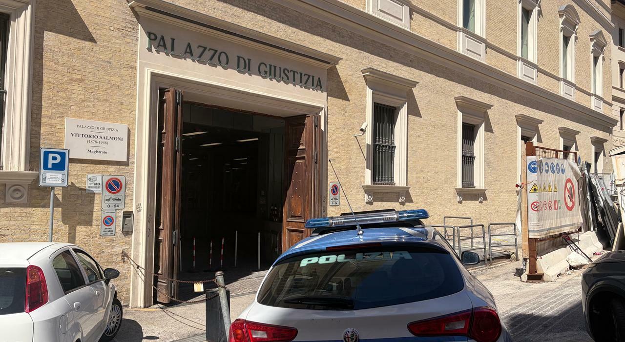 fabriano picchia i fratelli prima di natale vi uccido e vi cambio i connotati da Corriereadriatico.it fabriano picchia i fratelli prima di natale vi uccido e vi cambio i connotati