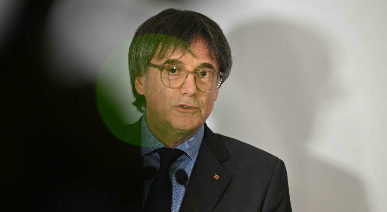 https://statics.cedscdn.it/photos/MED_HIGH/2026/10/06/9808072_06205124_carles_puigdemont_puo_tornare_spagna_dopo_nove_anni_fuga_carcere_nuova_vita_bruxelles.jpg