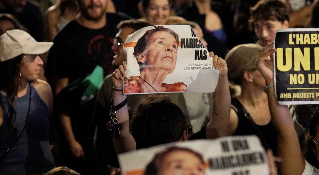 https://statics.cedscdn.it/photos/MED_HIGH/2026/10/07/9810330_07205927_maricarmen_abascal_morta_87enne_sfratto_spagna_proteste_casa.jpg