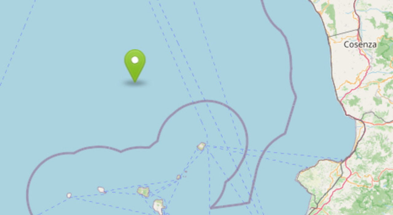 https://statics.cedscdn.it/photos/MED_HIGH/2026/10/08/9811704_08080926_terremoto_isole_eolie_scossa_magnitudo_4.7_ora_feriti_morti_ultima_ora.jpg
