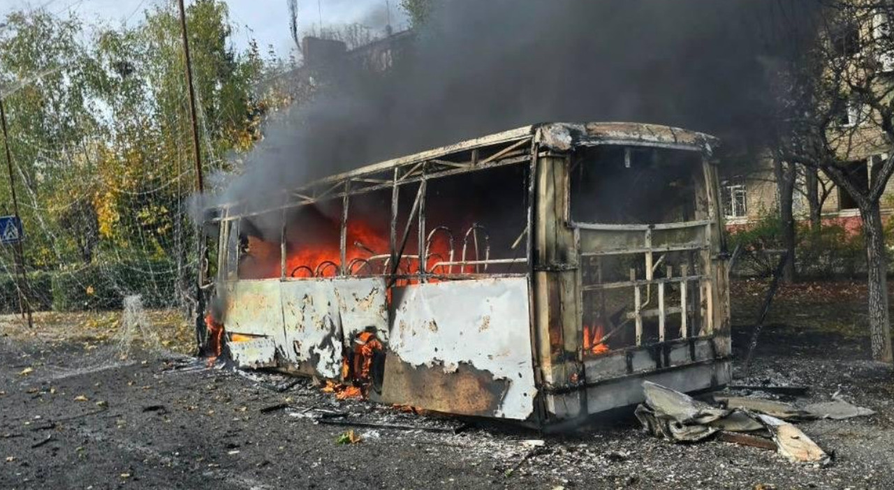 https://statics.cedscdn.it/photos/MED_HIGH/2026/10/08/9811757_08103329_bus_ucraina.jpg
