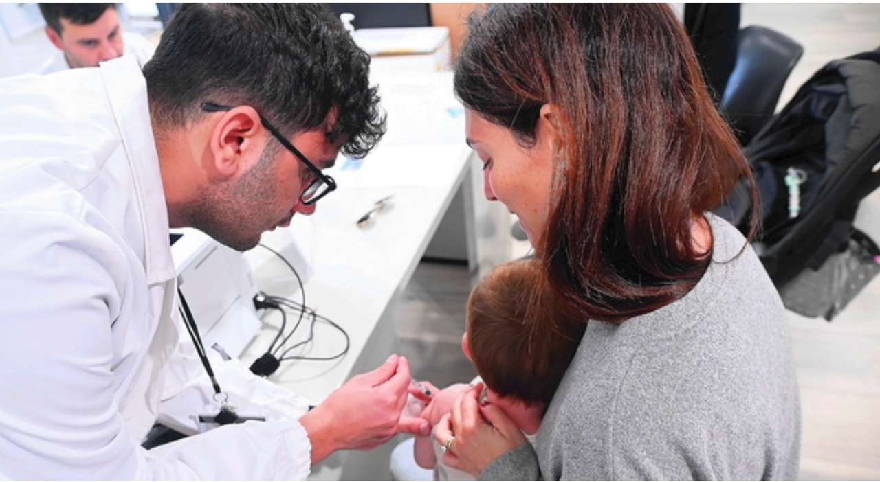 https://statics.cedscdn.it/photos/MED_HIGH/2026/10/08/9812630_08195135_virus_respiratorio_sinciziale_bronchiolite_fibrosi_cistica_svolta_pneumologia_pediatrica_perche_crollano_ricoveri.jpg