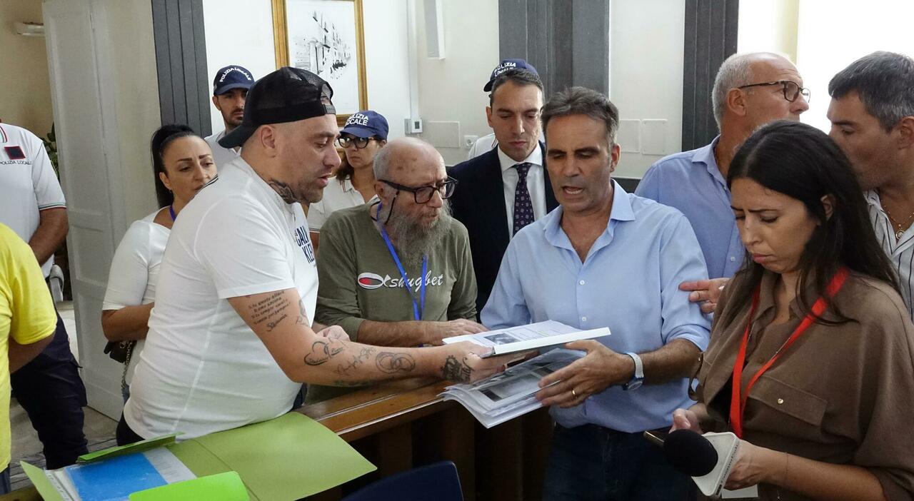 gara verde pubblico rinviata oltre il 15 ottobre dopo la protesta in consiglio comunale a taranto da Quotidianodipuglia.it gara verde pubblico rinviata oltre il 15 ottobre dopo la protesta in consiglio comunale a taranto