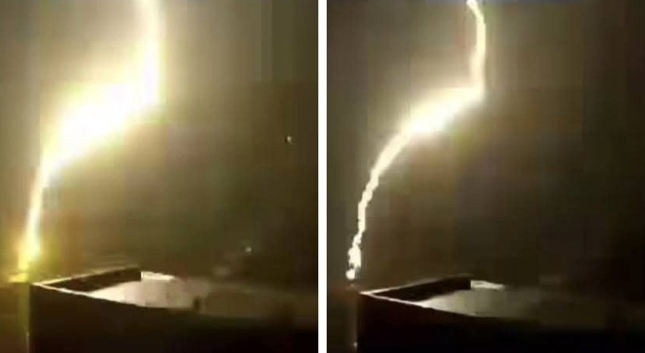 temporale nella notte su napoli il video del fulmine che colpisce il tetto di un palazzo da Ilmattino.it temporale nella notte su napoli il video del fulmine che colpisce il tetto di un palazzo