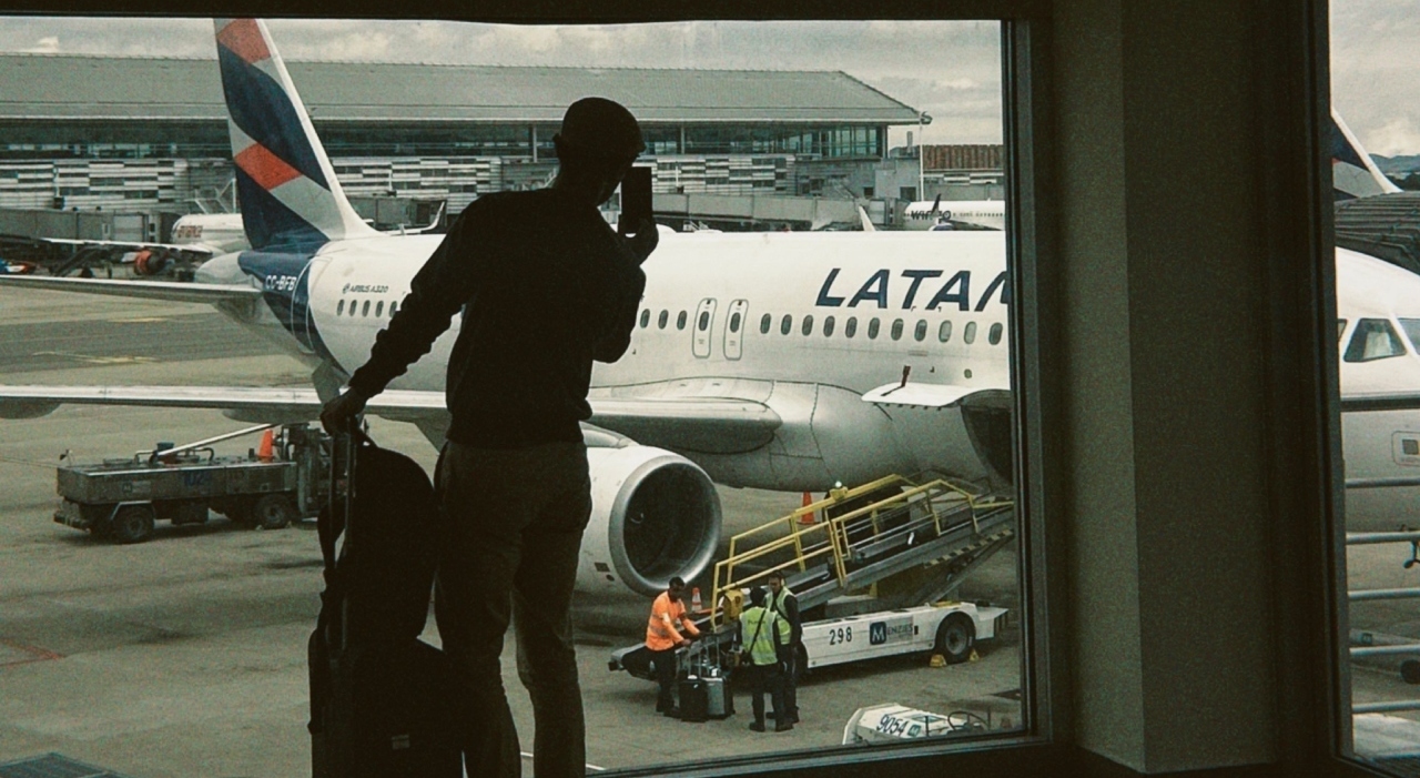 https://statics.cedscdn.it/photos/MED_HIGH/2026/10/09/9814601_09172449_aeroporto.jpg