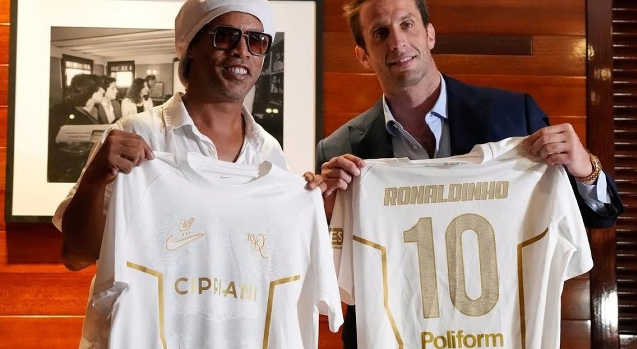 https://statics.cedscdn.it/photos/MED_HIGH/2026/10/09/9814618_09173335_ronaldinho_esordio_ravenna_quando_gioca.jpg