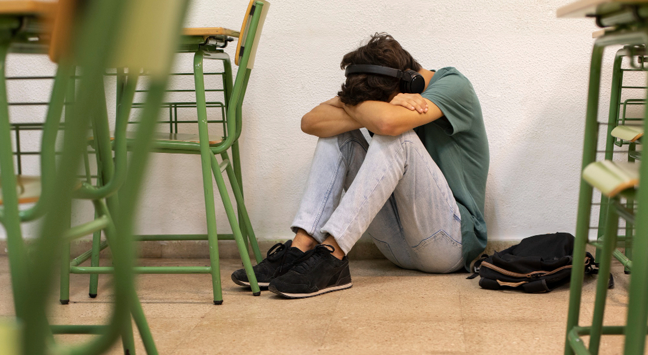 dramma alle scuola medie vittima di bullismo si getta dalla finestra a 13 anni rischia di rimanere paralizzato da Ilgazzettino.it dramma alle scuola medie vittima di bullismo si getta dalla finestra a 13 anni rischia di rimanere paralizzato