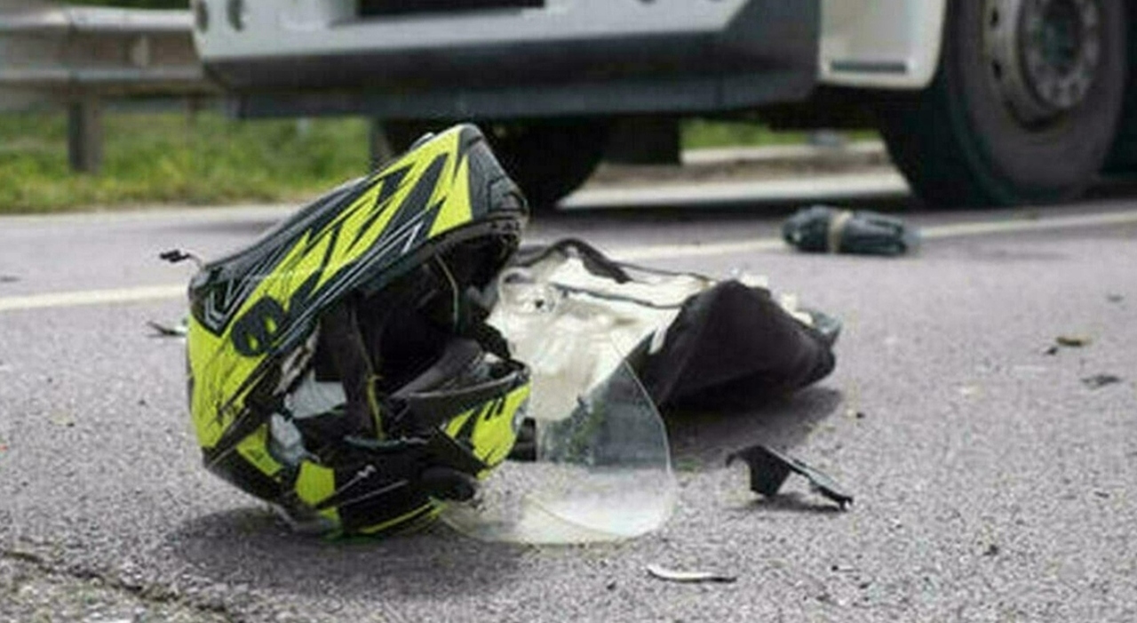 https://statics.cedscdn.it/photos/MED_HIGH/2026/10/09/9814926_09222107_9733719_30184503_incidente_tre_moto_morti_due_ragazzi_chi_sono_nomi.jpg