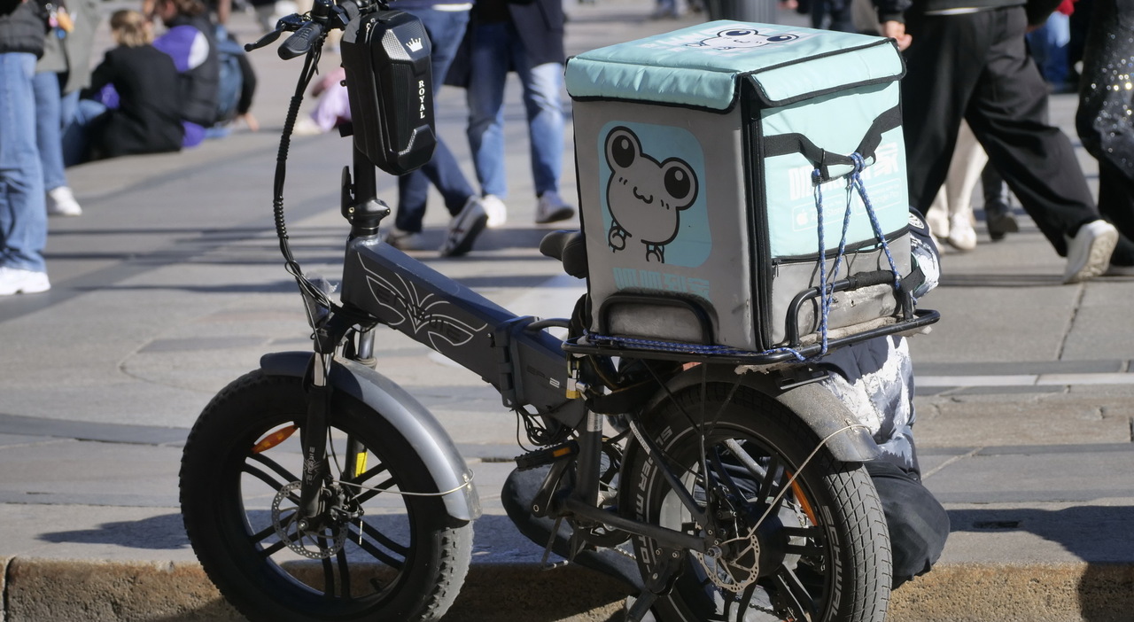 https://statics.cedscdn.it/photos/MED_HIGH/2026/10/10/9816168_10101427_codice_strada_bici_elettriche_bicivelox_come_funziona_multe.jpg