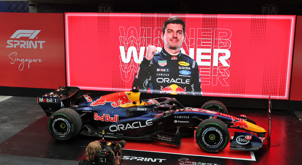 gp di singapore gara sprint russell si butta via verstappen vince davanti a un super hamilton e a leclerc da Ilmessaggero.it gp di singapore gara sprint russell si butta via verstappen vince davanti a un super hamilton e a leclerc