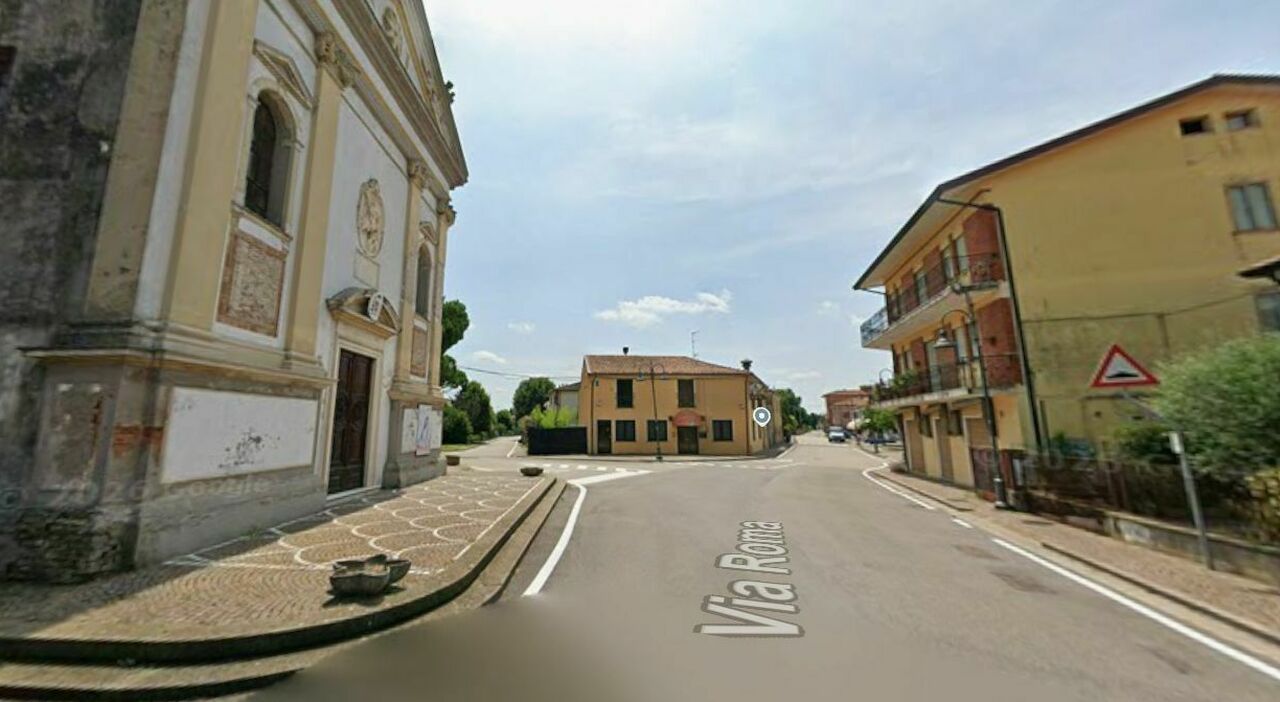 https://statics.cedscdn.it/photos/MED_HIGH/2026/10/10/9816825_10210707_club_per_scambisti_chiesa_paese_carmignano_di_sant_urbano_benedizione.jpg