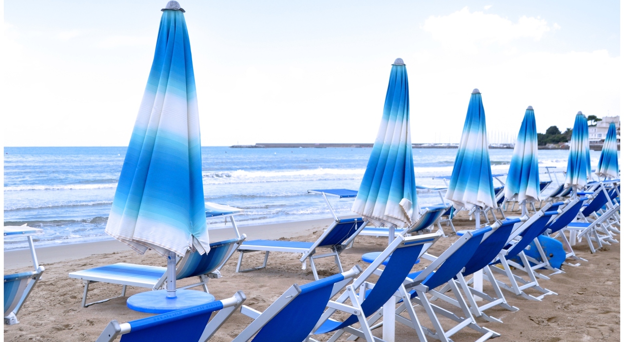 https://statics.cedscdn.it/photos/MED_HIGH/2026/10/11/9818240_11144733_stabilimento_balneare.jpg