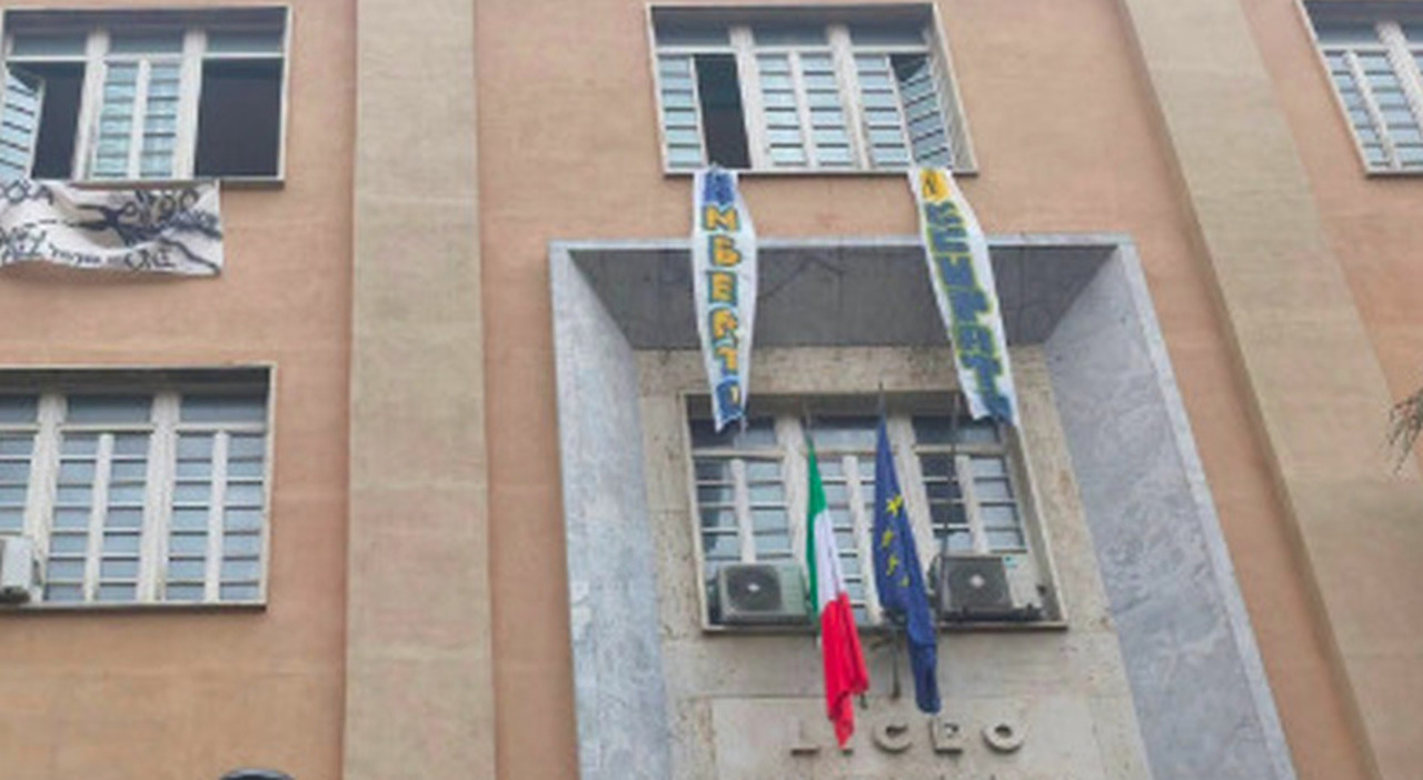 scuola occupati quattro licei a napoli umberto mercalli genovesi e sannazaro la protesta si allarga da Ilmattino.it scuola occupati quattro licei a napoli umberto mercalli genovesi e sannazaro la protesta si allarga