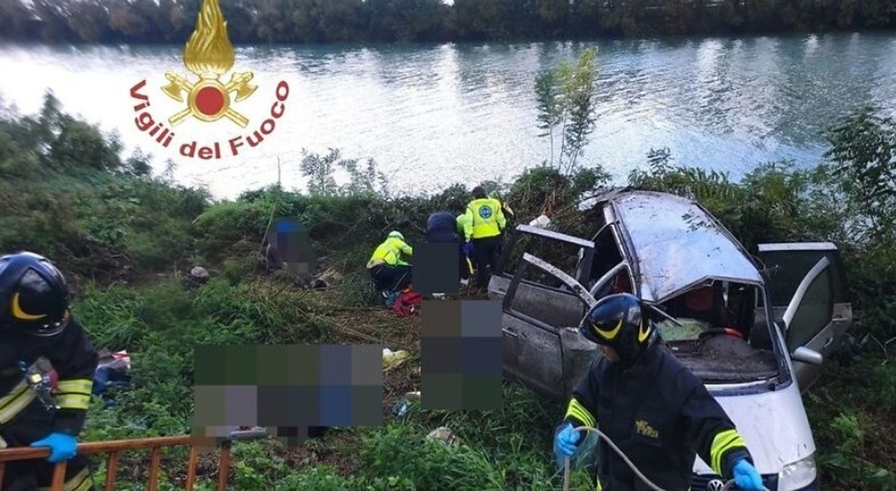 van finisce fuori strada e cade lungo l argine a rosolina feriti tutti e 7 i passeggeri uno 232 in gravi condizioni da Ilgazzettino.it van finisce fuori strada e cade lungo l argine a rosolina feriti tutti e 7 i passeggeri uno 232 in gravi condizioni