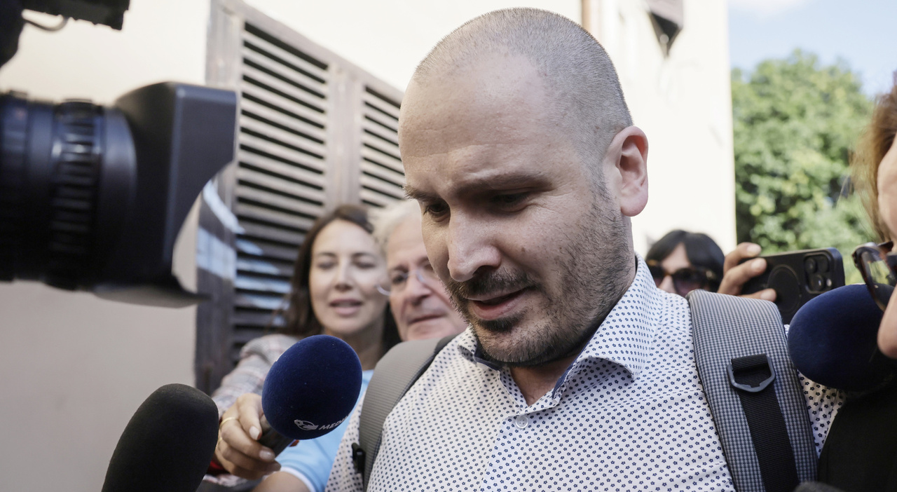 https://statics.cedscdn.it/photos/MED_HIGH/2026/10/12/9820624_12210657_andrea_sempio_difesa_cinque_consulenze_impronta_33_roma_avvocati_cosa_dicono_ultime_notizie_garlasco.jpg