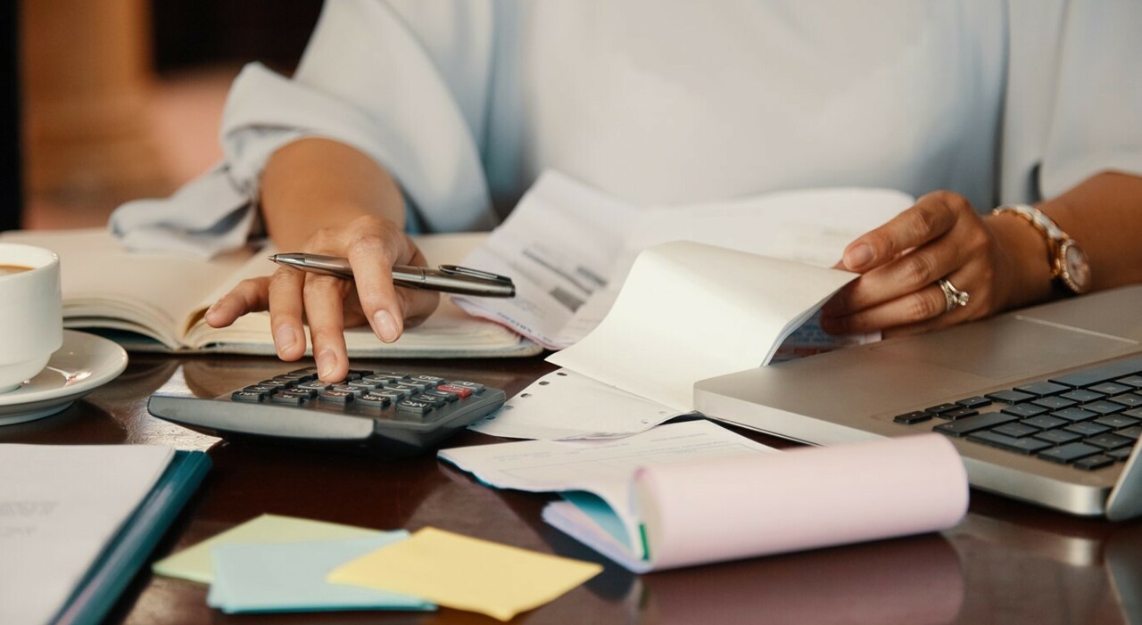 https://statics.cedscdn.it/photos/MED_HIGH/2026/10/13/9822037_13105907_manovra_irpef_flat_tax_cedolare_affitti_lunghi_cosa_sappiamo.jpg