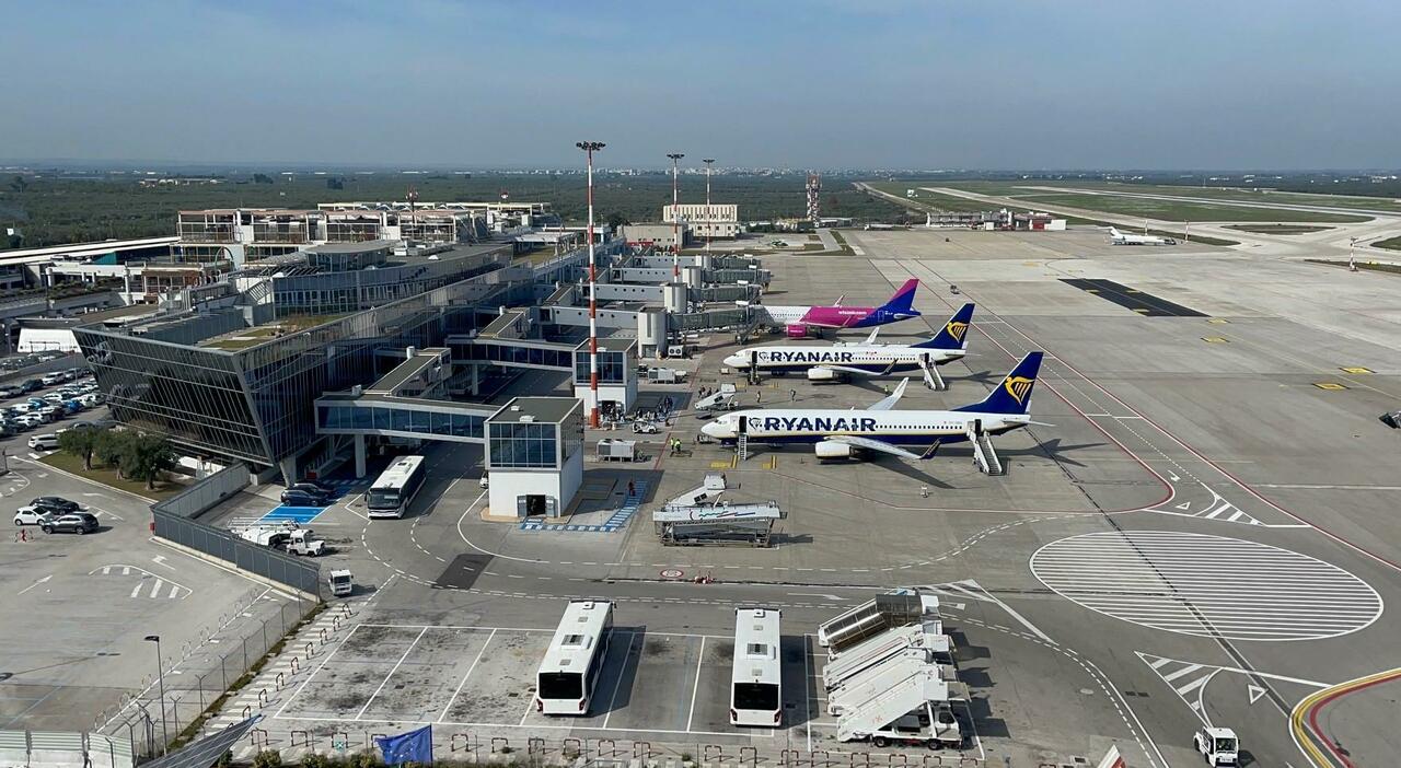 due alert per gli aeroporti di bari e brindisi poco carburante per gli aerei per la protesta ex ilva da Quotidianodipuglia.it due alert per gli aeroporti di bari e brindisi poco carburante per gli aerei per la protesta ex ilva