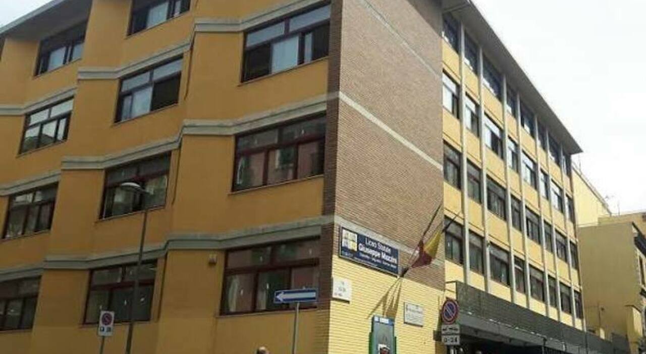 proteste studentesche a napoli momenti di tensione in alcuni dei licei occupati in citt224 da Ilmattino.it proteste studentesche a napoli momenti di tensione in alcuni dei licei occupati in citt224