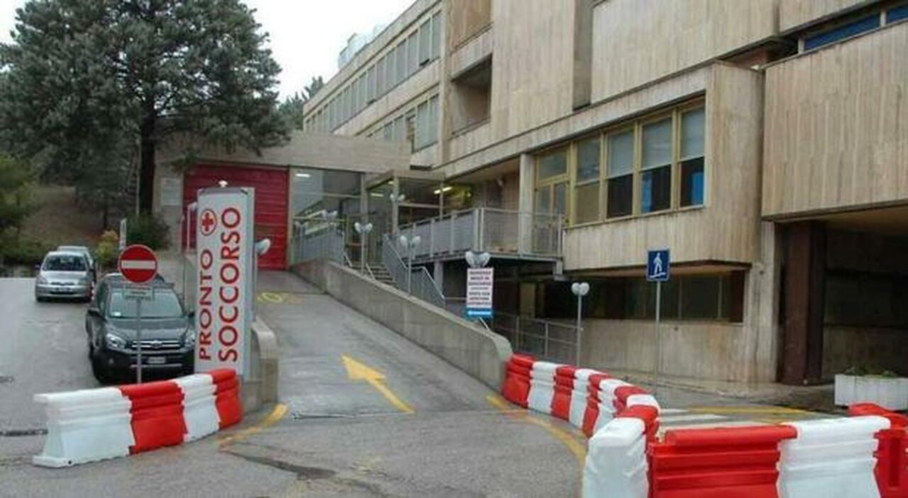 ascoli terrore al pronto soccorso vi ammazzo tutti spunta un coltello sette feriti tra sanitari e forze dellordine da Corriereadriatico.it ascoli terrore al pronto soccorso vi ammazzo tutti spunta un coltello sette feriti tra sanitari e forze dellordine