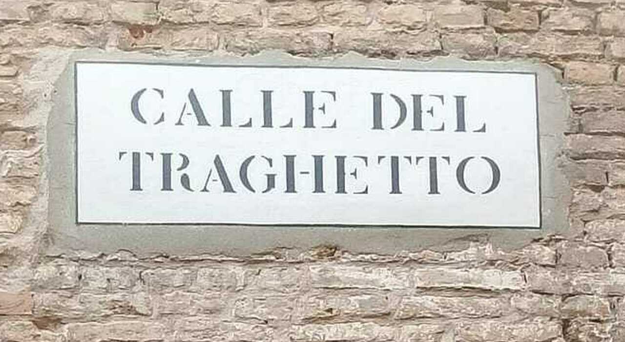 doppie di troppo ed errori nei nizioleti delle calli i cittadini veneziani tornano a protestare tutto da riprendere in mano da Ilgazzettino.it doppie di troppo ed errori nei nizioleti delle calli i cittadini veneziani tornano a protestare tutto da riprendere in mano