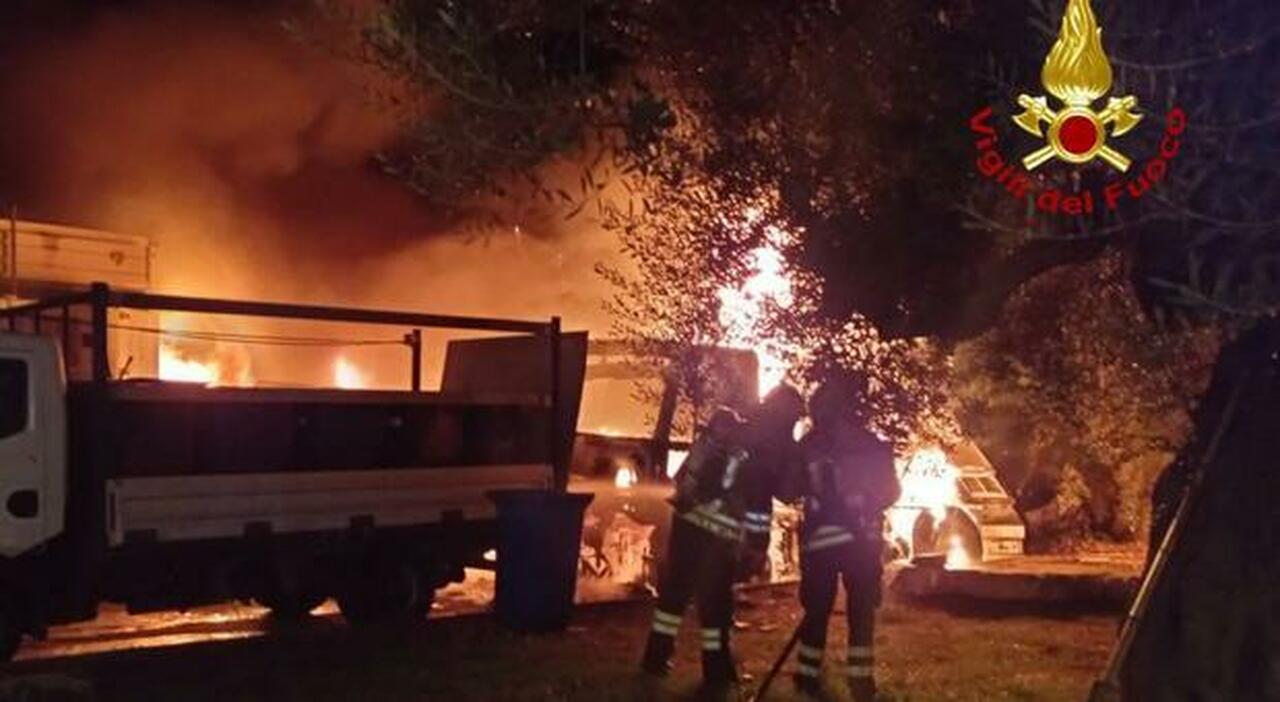 lattentato alla gial spuntano un cappellino e una scatola di fiammiferi nel capannone distrutto dalle fiamme via alle analisi da Quotidianodipuglia.it lattentato alla gial spuntano un cappellino e una scatola di fiammiferi nel capannone distrutto dalle fiamme via alle analisi