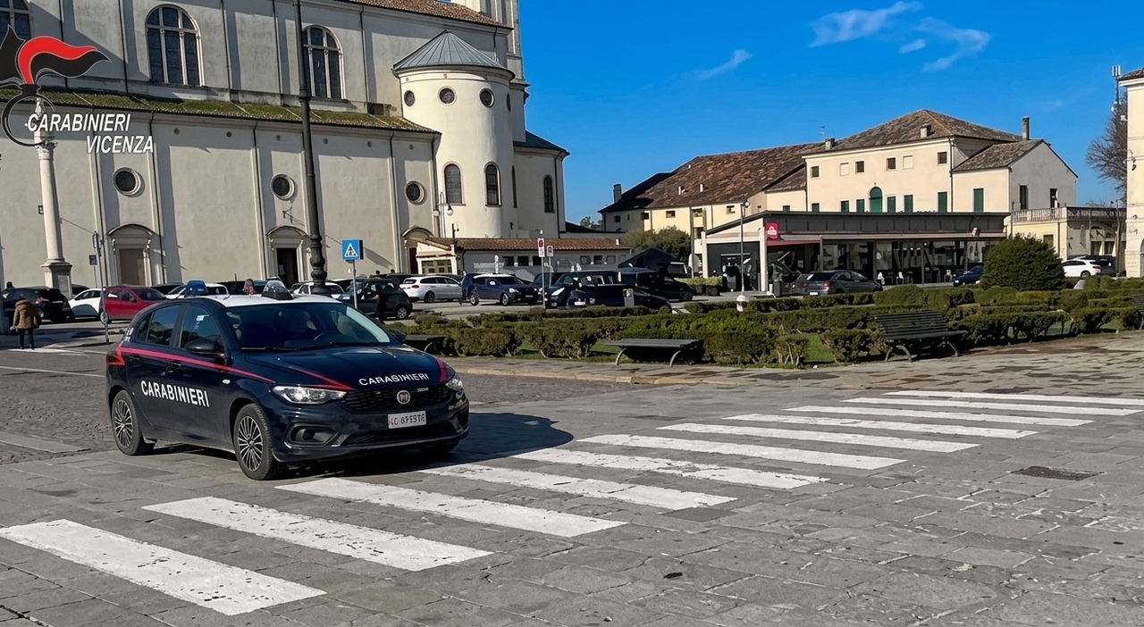 Este man, 20, accused of stealing €10,000 in scratch cards