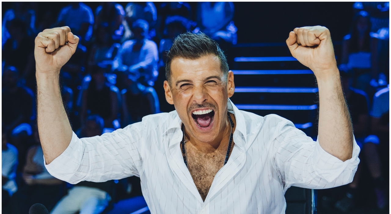 https://statics.cedscdn.it/photos/MED_HIGH/2026/10/14/9824879_14170444_x_factor_2026_francesco_gabbani_squadra_chi_ha_scelto_last_call_oggi.jpg