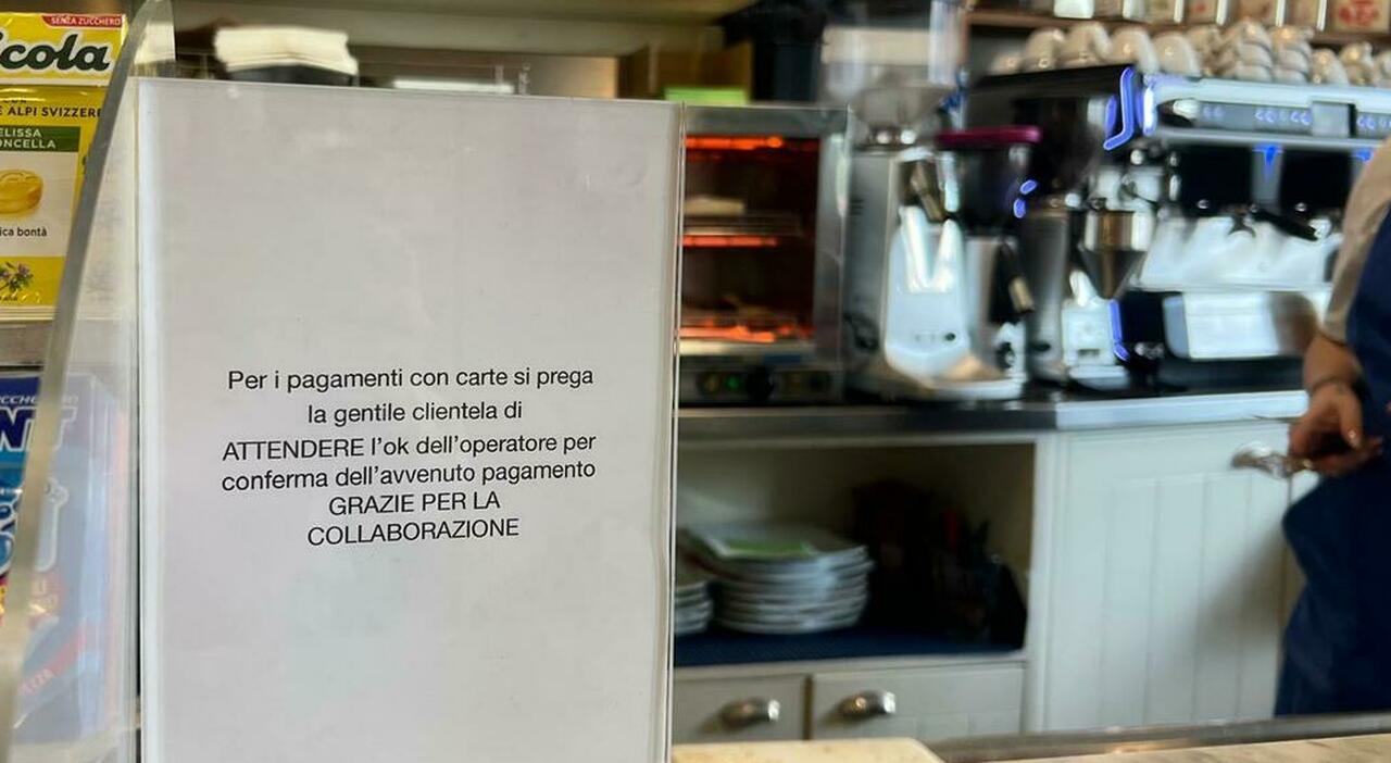 bancomat per pagare il caff232 ecco il cartello che ricorda di saldare se chiede il pin ma il cliente si 232 gi224 allontanato il conto lo paga il bar da Ilgazzettino.it bancomat per pagare il caff232 ecco il cartello che ricorda di saldare se chiede il pin ma il cliente si 232 gi224 allontanato il conto lo paga il bar