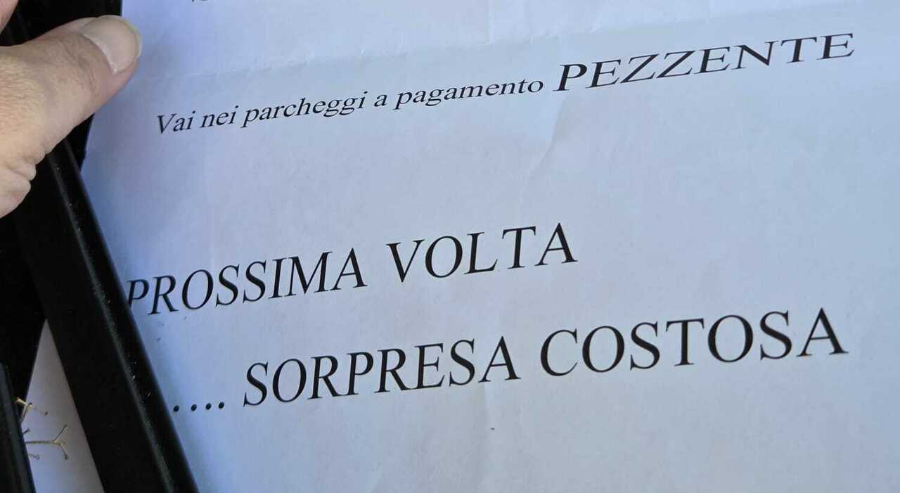 «Pezzente, paga per parcheggiare l'auto»