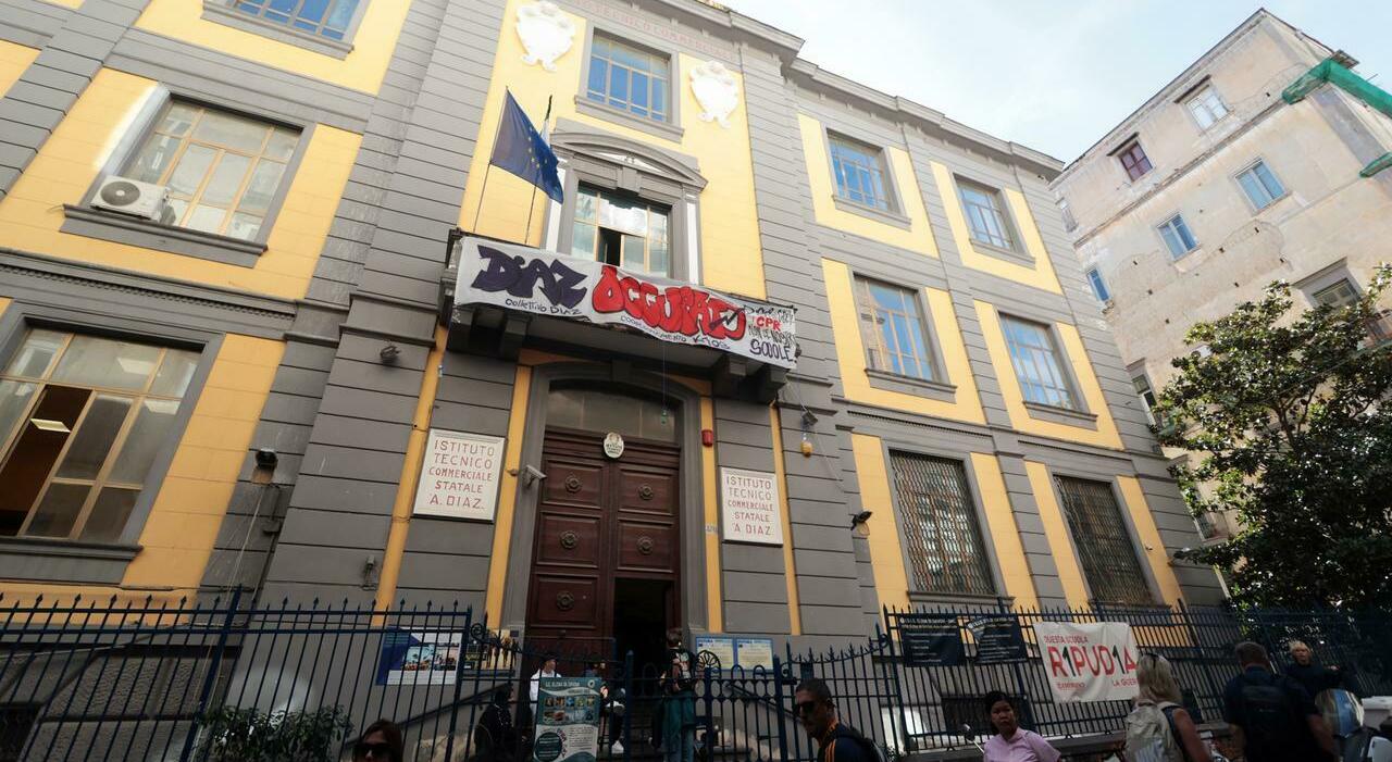 scuole occupate a napoli dal liceo umberto all istituto diaz viaggio tra gli studenti non siamo invisibili da Ilmattino.it scuole occupate a napoli dal liceo umberto all istituto diaz viaggio tra gli studenti non siamo invisibili