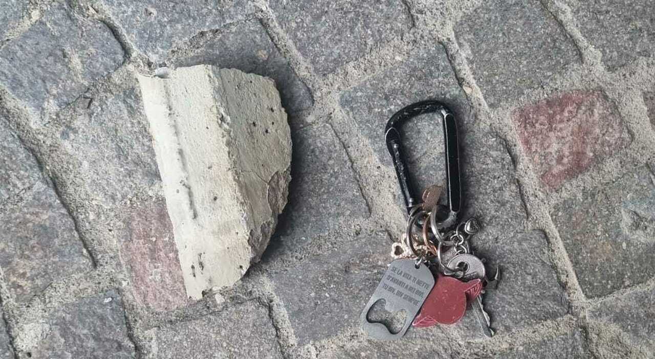 federico ii cade calcinaccio a monte sant angelo e colpisce una studentessa si frattura la spalla paura in ateneo da Ilmattino.it federico ii cade calcinaccio a monte sant angelo e colpisce una studentessa si frattura la spalla paura in ateneo